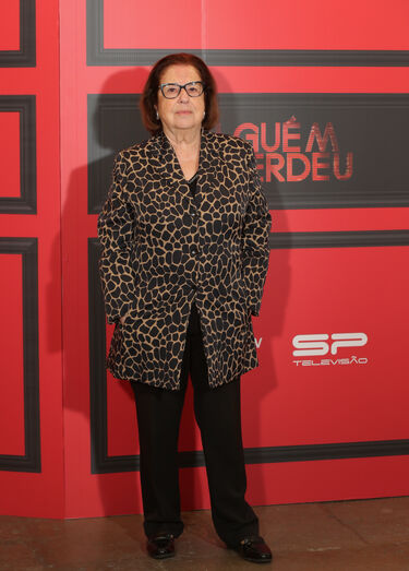 Um dia antes da estreia o elenco da novela 'Alguém Perdeu' junta-se para assistir ao primeiro episódio: Adoraram!