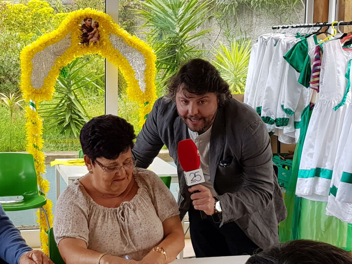 César Mourão na Associação Garota do Calhau à conversa com Maria Francisca dos Santos