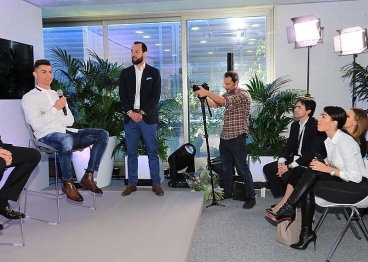 As imagens do dia em que Cristiano Ronaldo passou os negócios a Georgina Rodríguez