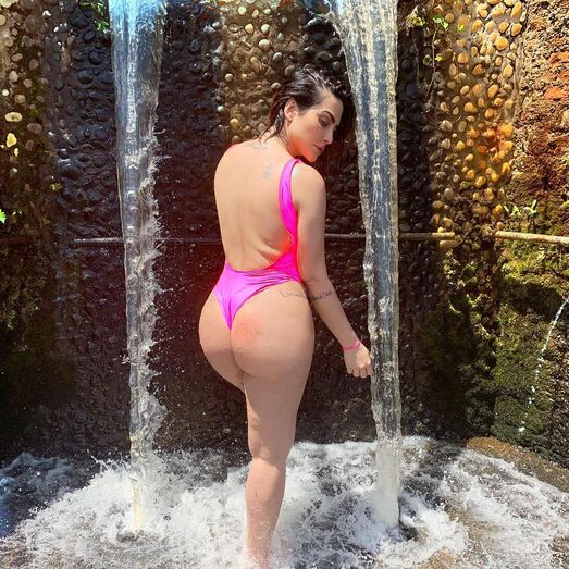 Cleo Pires faz lipoaspiração depois de ter engordado 10 quilos