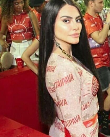Cleo Pires faz lipoaspiração depois de ter engordado 10 quilos