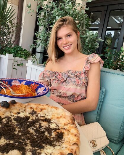 Veja como as filhas gémeas de Julio Iglesias cresceram