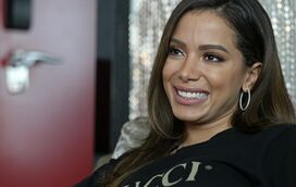 Sexo a três. Anitta gosta de fazer sexo em grupo com outras mulheres