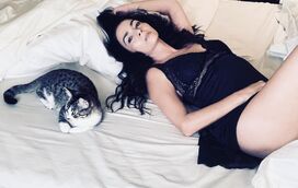 Recorda-se de Cláudia Ohana? Aos 56 anos está mais bela que nunca: 'Ainda estou podendo mostrar o corpinho' 