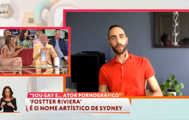"Fostter Riviera" é o nome artístico de Sydney como ator pornográfico. A mãe descobriu tudo através da internet. 