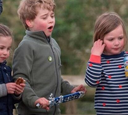 Não se aguenta tanta fofura! George e Charlotte no campo e em família