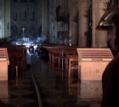 O 1.º vídeo do interior da Catedral de Notre Dame depois do incêndio