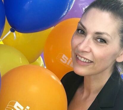 Sem maquilhagem, Clara de Sousa festeja grande vitória com champanhe 