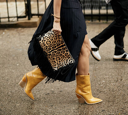 A dupla desta primavera: vestido e botas cowboy