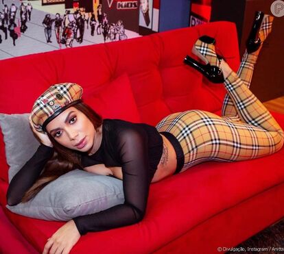 Da favela para as marcas de luxo: Anitta vive rodeada de opulência e ostentação