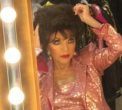 Que susto! Joan Collins salva de apartamento em chamas pelos bombeiros