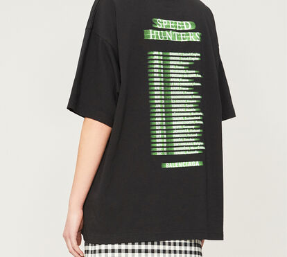 Georgina usa t-shirt de quase 500 euros... mas esquece-se das calcinhas!