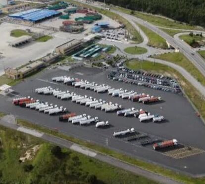 Aleluia! Vai haver gasóleo e gasolina nas bombas! Acabou a greve dos motoristas 