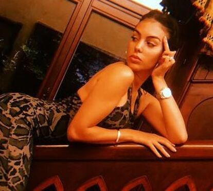 Luxo! Provocadora, Georgina Rodríguez usa 'jumpsuit' animal print de 3843 euros
