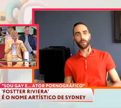 'Fostter Riviera' é o nome artístico de Sydney como ator pornográfico. A mãe descobriu tudo através da internet. 