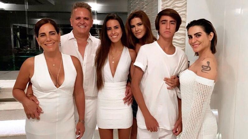 Glória Pires sai em defesa da filha