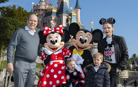 Que fofura! Gémeos do Mónaco divertem-se com os pais na Disney