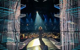 Kelly Clarkson sofre problema de saúde durante a gala Billboard Music Awards