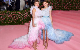 Julio Iglesias paga mais de 130 mil euros para as filhas gémeas deslumbrarem na Met Gala 2019