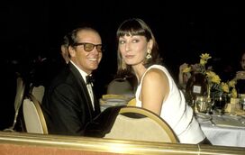 Angelica Huston recorda com saudades os atributos do ex-namorado Jack Nicholson