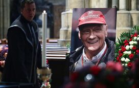 Emoção e dor. As impressionantes imagens do último adeus ao campeão Niki Lauda 
