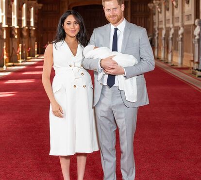 Aqui estão elas! As primeiras fotos do príncipe com os pais Meghan e Harry