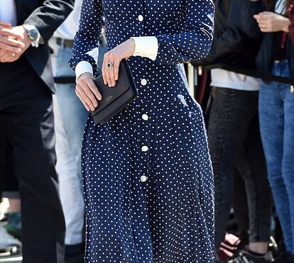 Kate Middleton repete vestido de 2000 euros em dia de homenagem à avó