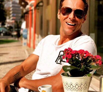 Grande susto! Zeca sofre acidente de surf e foi obrigado a receber tratamento