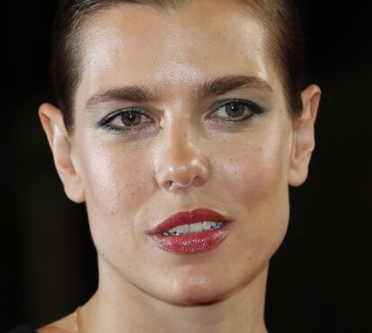 Que pernas. Filha de Carolina do Mónaco dá nas vistas em Cannes 