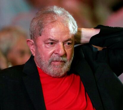 Lula da Silva perdido de amores por mulher com menos 30 anos. Até quer casar quando sair da prisão