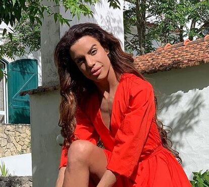 Carlos Costa cada vez mais 'mulher'! Veja o look que usou num casamento em que foi padrinho
