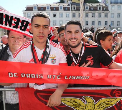 Benfica recebido em festa na Câmara Municipal de Lisboa, com discurso empolgado de Luís Filipe Vieira