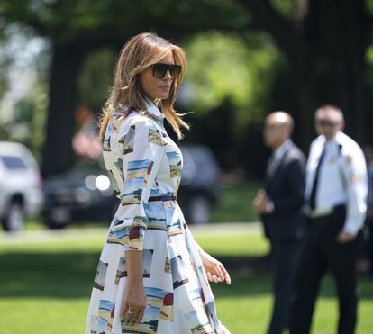 Do floral ao vestido de Meghan Markle. Melania Trump gasta mais de 15 mil euros em viagem ao Japão