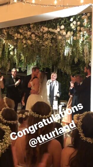 Instastorie do casamento de Trevor Engelson.