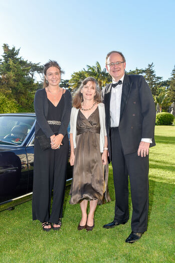 O embaixador inglês Chris Sainty com a mulher e a filha, Sarah e Hannah