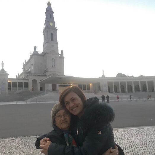 Fátima Lopes e a mãe, Amélia, em Fátima