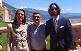 Vivam os noivos. Charlotte Casiraghi e Dimitri Rassam já casaram e esta é a primeira foto