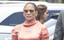 Também tu, JLo? A estrela mundial afinal usa cinta modeladora