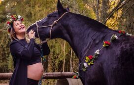 Depois de ser chamada de 'vaca', Katia Aveiro deixa mensagem forte a quem a odeia