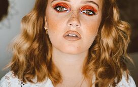 Aprovada! Carolina Deslandes surpreende com peruca cor-de-rosa 