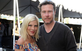 Que vergonha! Tori Spelling e o marido apanhados em flagrante pelo filho