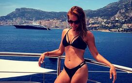 Conheça a bela morena que está no iate de Cristiano Ronaldo... e não é a Georgina Rodríguez