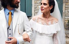 Sinos voltaram a tocar no Mónaco! O casamento pela igreja de Charlotte Casiraghi e Dimitri Rassam 