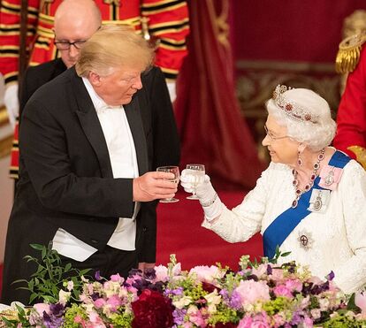 Cara feia, distância e resposta polémica. Harry, William e Kate Middleton cumpriram protocolo e conseguiram evitar Trump