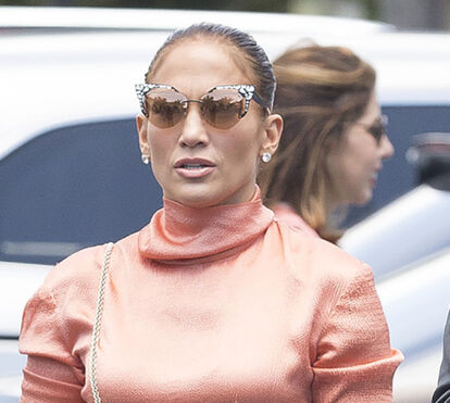 Também tu, JLo? A estrela mundial afinal usa cinta modeladora