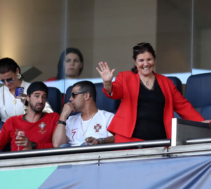 Outra vez em guerra? Georgina Rodríguez e Dolores Aveiro afastadas durante jogo de Portugal