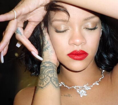 Provocadora! Rihanna aparece despida em capa de revista