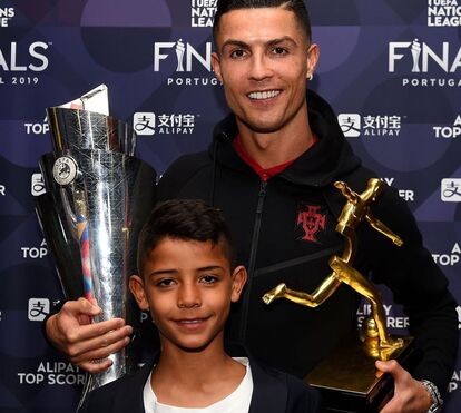 Georgina Rodríguez e Cristiano Ronaldo em descanso com a companhia das crianças