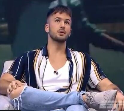 Polémica atrás de polémica! Fãs arrasam David Carreira pelo sotaque brasileiro durante entrevista