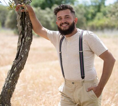 Ela ficou com o 'ricaço'! Agricultor que veio dos Estados Unidos está apaixonado e já vive com Cátia